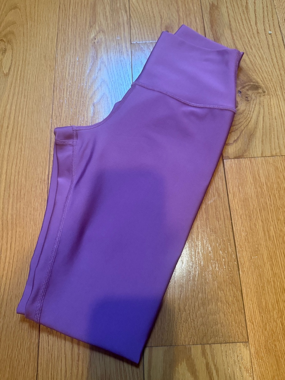 Alo Yoga Airlift Leggings in a gorgeous deep dusty rose/mauve shade. Size XS.